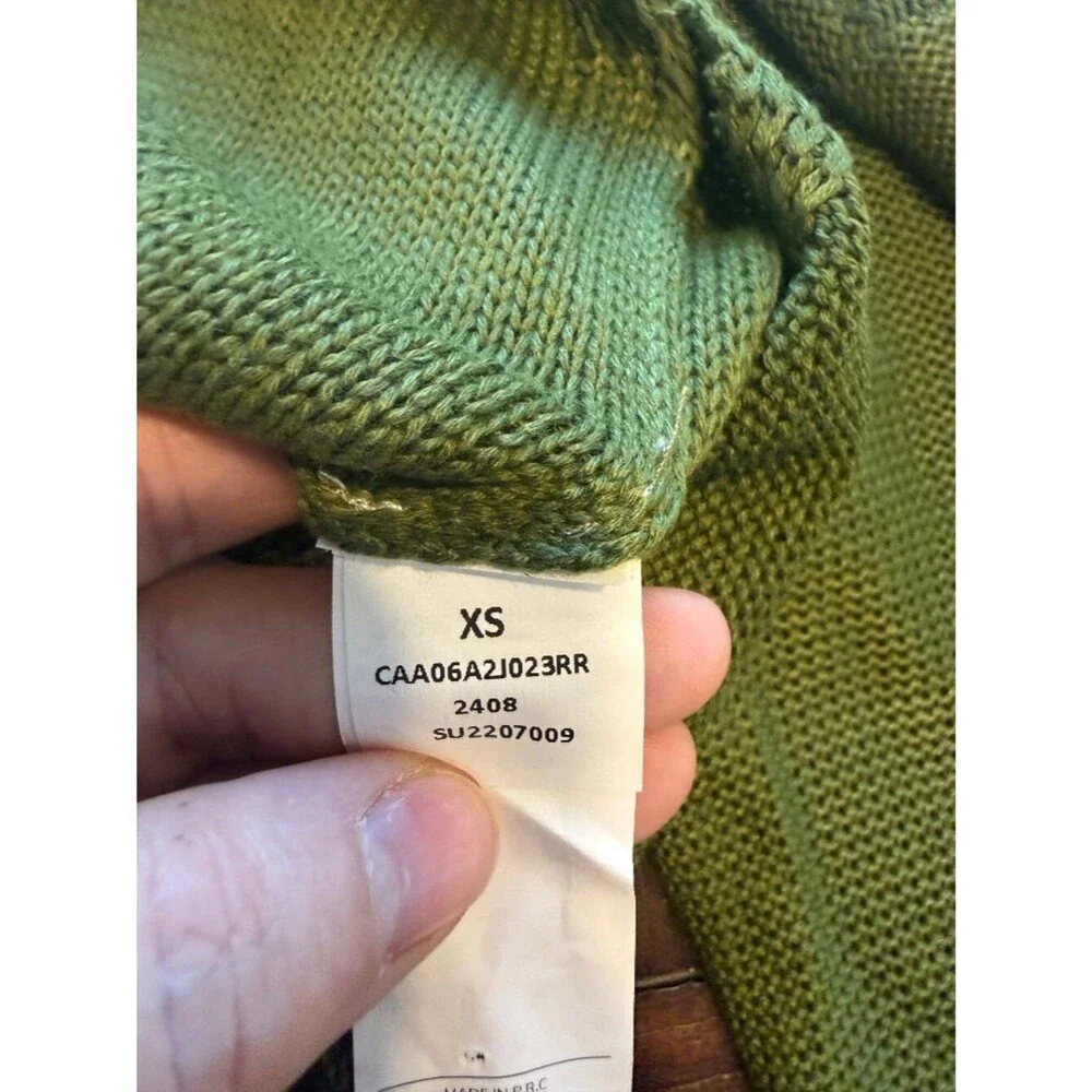 Cupshe Olive Green V-Neck Sweater NWT Size XS Lightweight Knit Hi-Low Hem